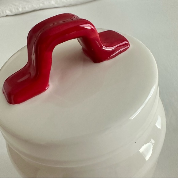 2018 Rae Dunn Kisses Canister - Picture 3 of 6